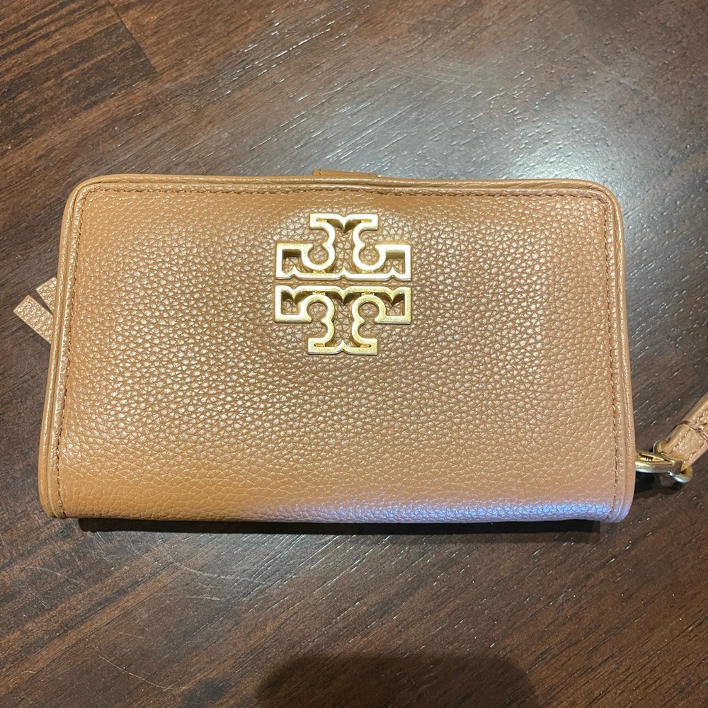 Tan Tory Burch wallet